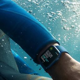 Apple Watch Nike Series 7 GPS 41mm (корпус - темная ночь, спортивный ремешок Nike цвета антрацитовый/черный, IP67/WR50)— фото №7